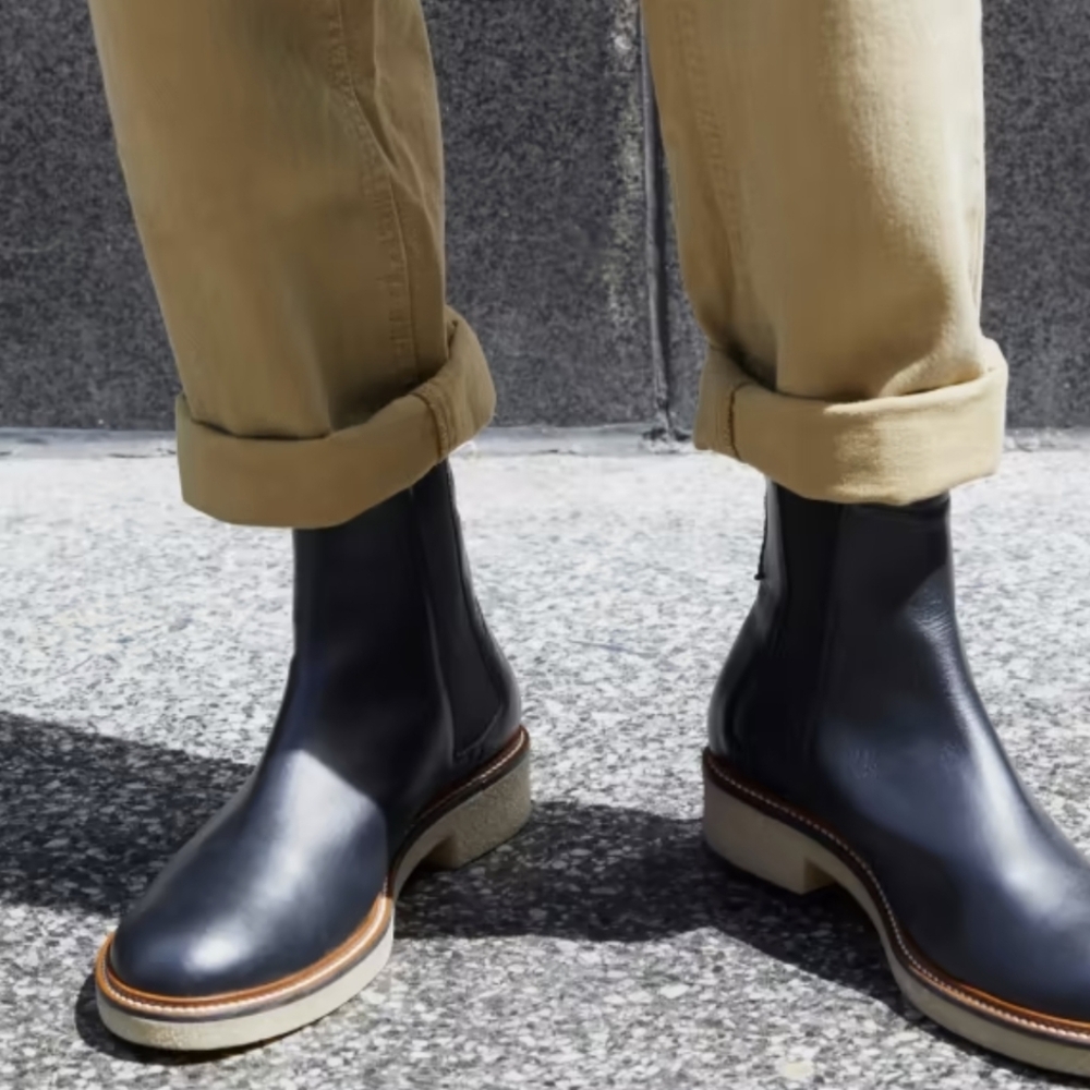 Everlane Black Leather Chelsea Boots